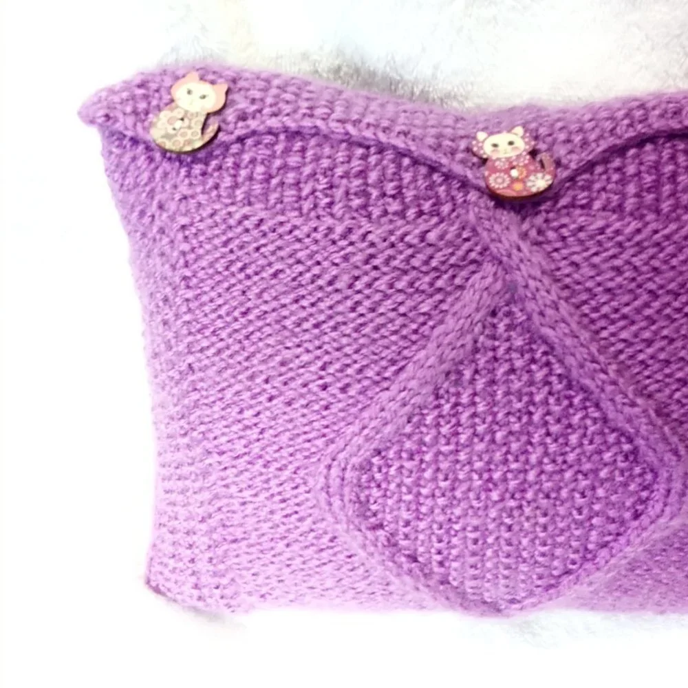 Hand Crafted Knit Throw Pillow Orchid Lilac Cat Buttons Sofa Couch Essenti…